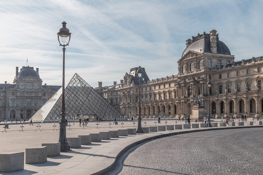 the-louvre-in-paris-the-largest-museum-in-the-wor-2021-08-30-23-37-32-utc-2